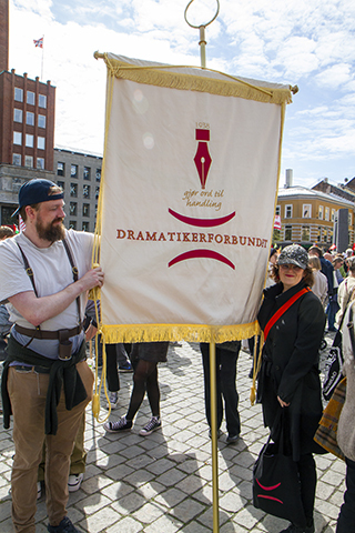 3 Med Fanen Emanuel Ellisiv