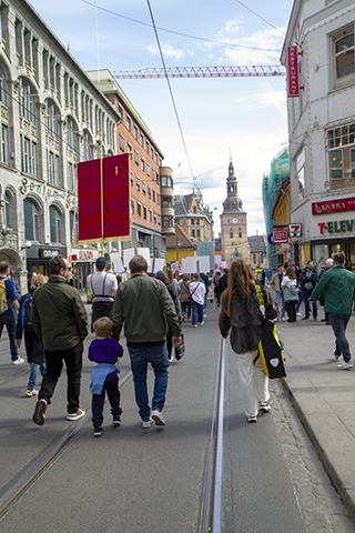 8 Fanen Domkirken bakside